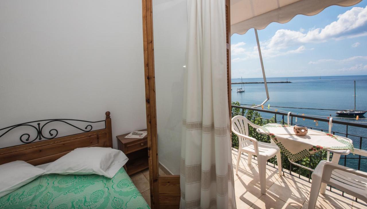 Orfanos Loutraki Rooms エクステリア 写真